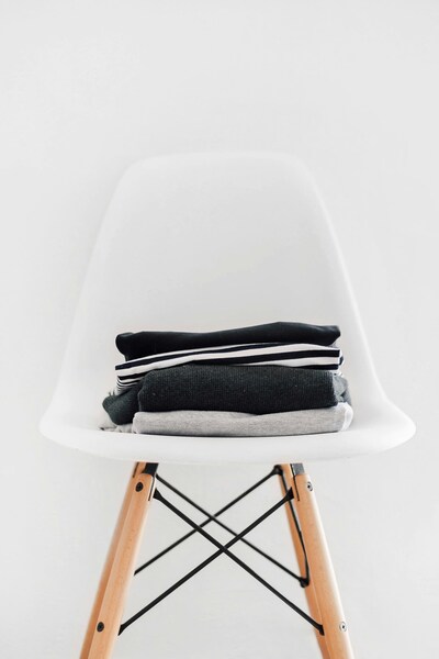 linge poser sur une chaise